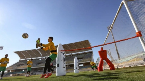 نیازمند و ابرقویی تک ستاره‌های نیم‌فصل