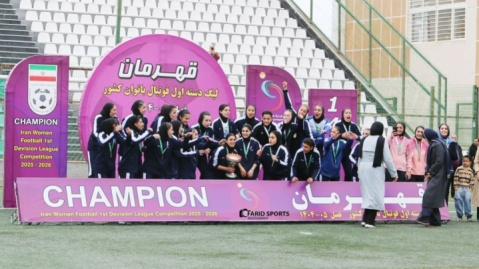 پای دختران فوتبالیست استان ایستاده‌ایم