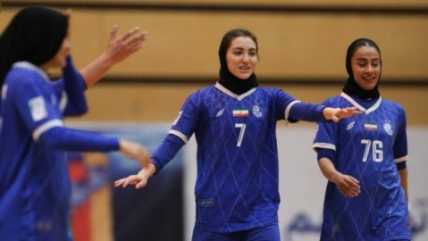 مشهدی‌ها از قعر جدول جدا شدند، استقلال تهران در صدر ماند