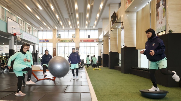 پازل دفاعی و خط میانی یوزها در استرالیا