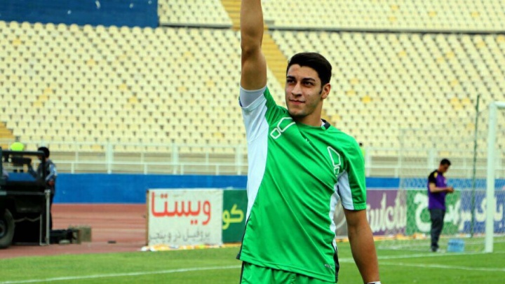 اخباری و کریمی از اتوبوس سپاهان پیاده شدند