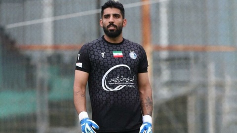 دستکش در دست کیست؟