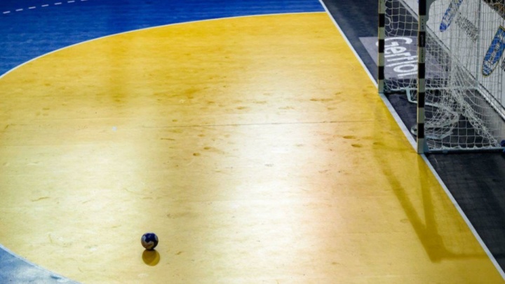 استقلال کازرون در خانه جشنواره گل به راه انداخت