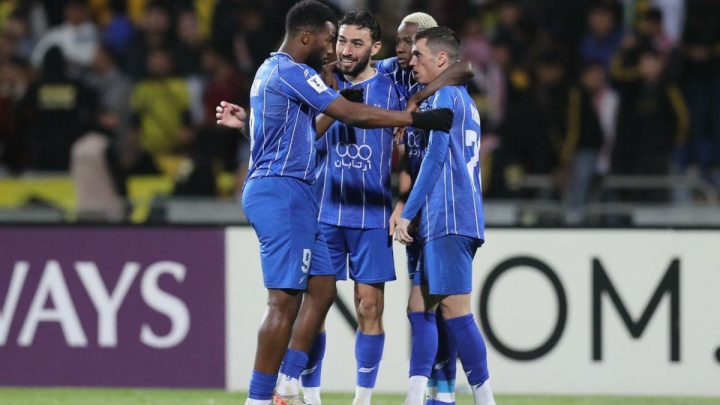 استقلال اسیر سیاهی لشکر