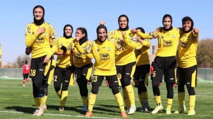 عبور از ولخرجی، تمرین بومی‌گرایی در سایه غول‌ها