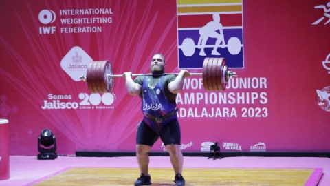 ملی‌پوش وزنه‌برداری: ایران عزیز جان ماست