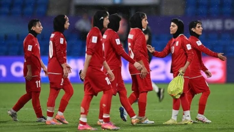 ورود تیم ملی فوتبال بانوان به مالزی با استقبال سفیر ایران