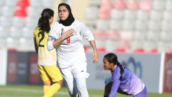 کاپیتان تیم ملی فوتبال ایران وطن را انتخاب کرد