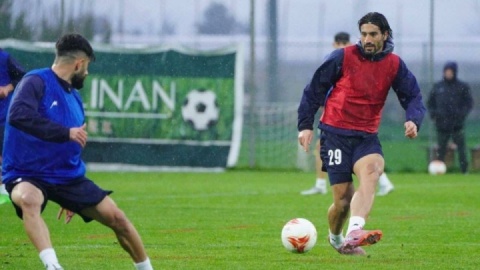 ابرقویی: بازیکنان تیم ملی حرفه ای هستند