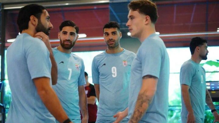 اکرت منتظر پاسخ فیفا برای بازی در تیم ملی ایران