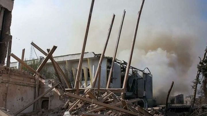 خانواده فوتبال کنار غول‌های فولادی