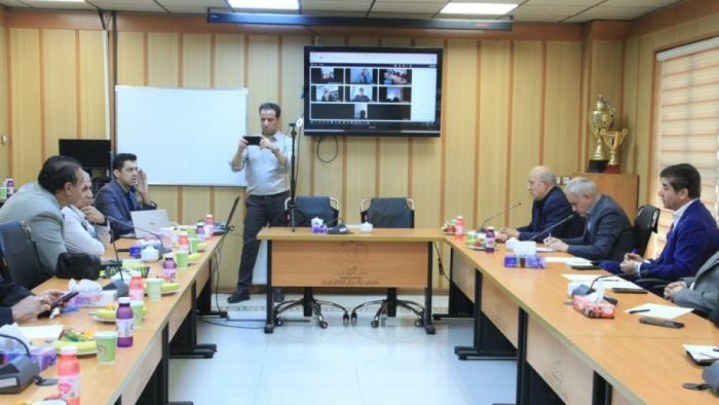 لیگ برتر را تعطیل کنید