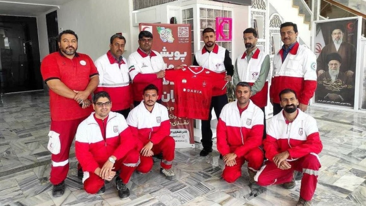 ستاره‌ها در تیم مردم