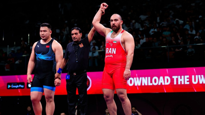 پرچم بالای بالا