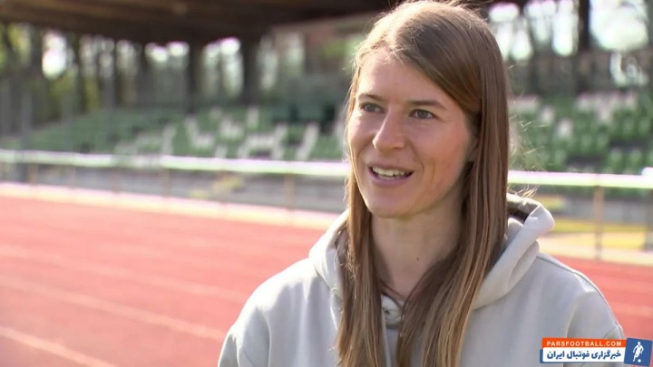 اولین حضور الهه فوتبال برلین روی نیمکت