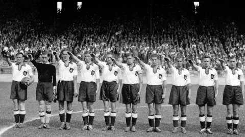 رقص آخر مقابل نازی ها