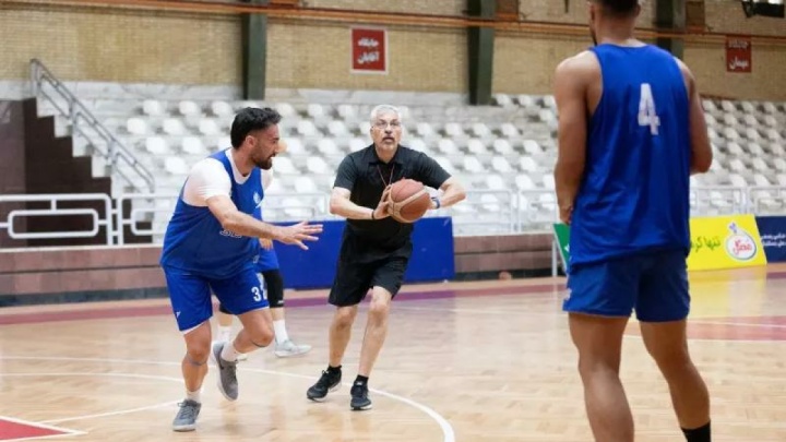 شاهین‌‌طبع در یک‌قدمی تمدید