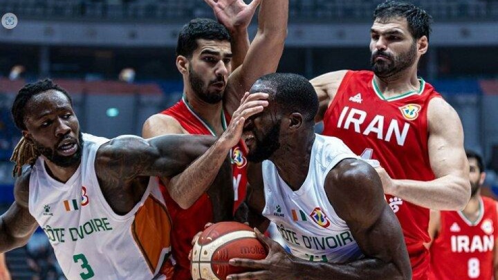 مانولوپولوس با دست‌های بسته در مسیر ناگویا