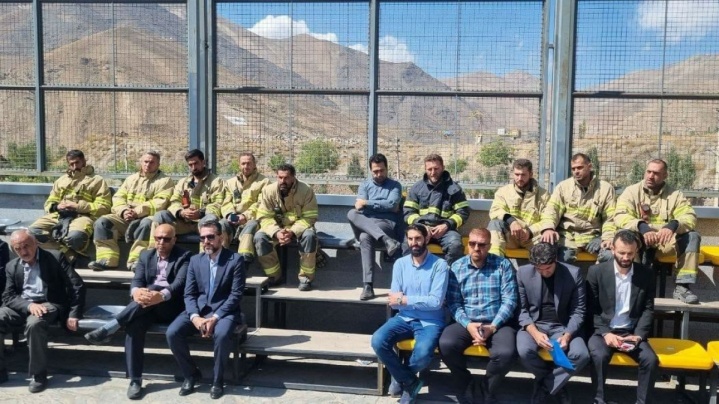 اسکی؛ تجلیل از آتش‌نشانان اسکی‌باز در شمشک دربندسر