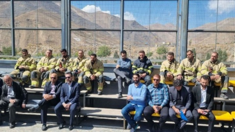 اسکی؛ تجلیل از آتش‌نشانان اسکی‌باز در شمشک دربندسر