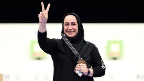 ملکه می‌ماند یا می‌رود؟